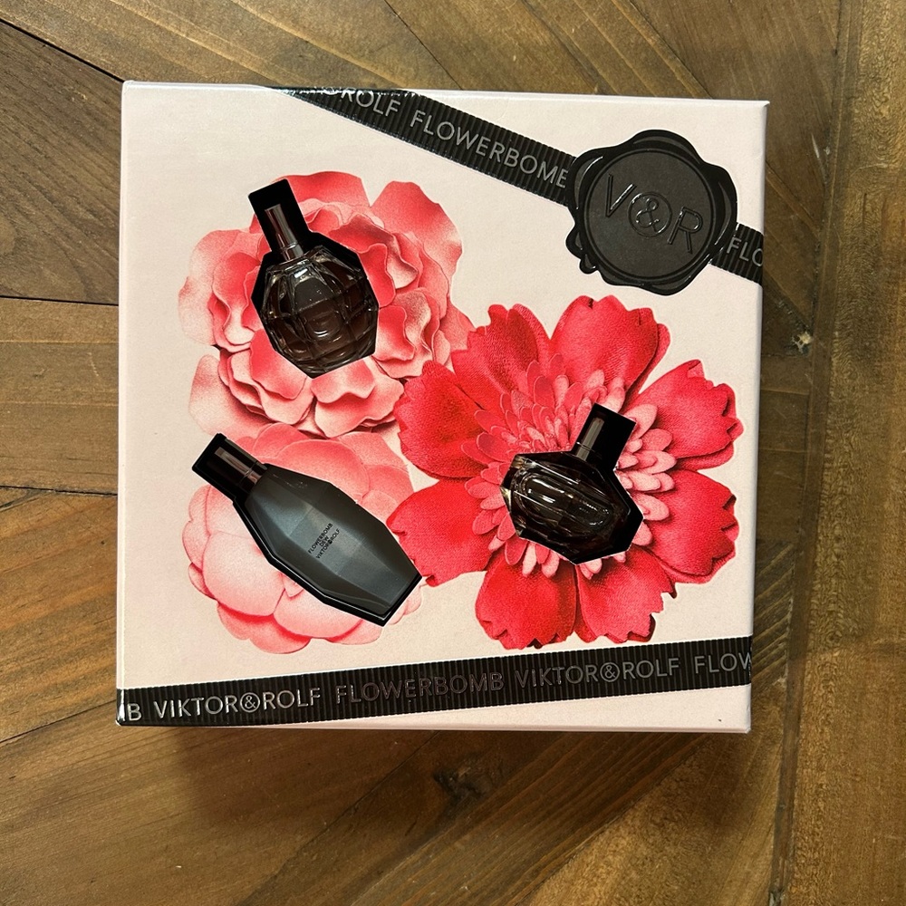 New Viktor & Rolf mini Flowerbomb Perfume Trio Set